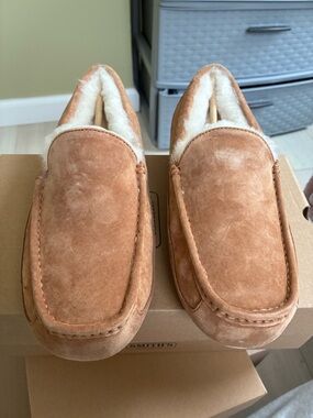 NEW- SMITH'S Workwear Suede Shearling Moccasin Slippers - Tan